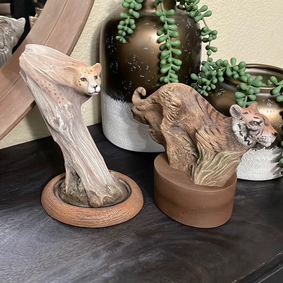 Rick Cain Carving Tiger and Cheetah